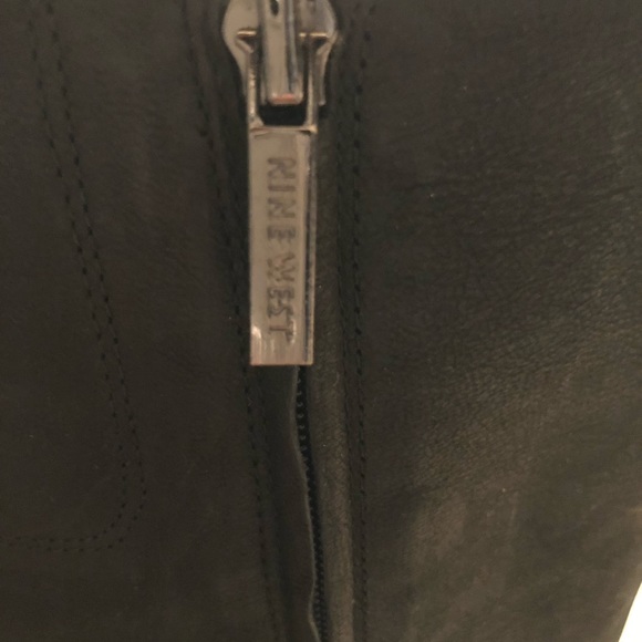 Tall leather boots - Picture 3 of 7